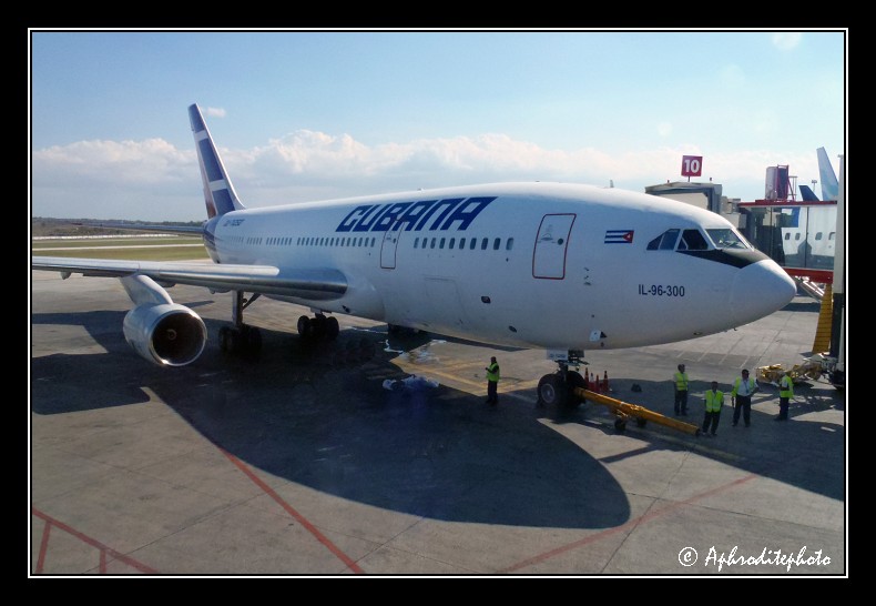 Cubana Ilyushin Il 96 300